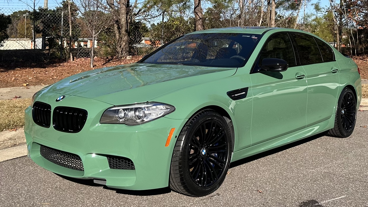 Used 2014 BMW M5 RWD image 1