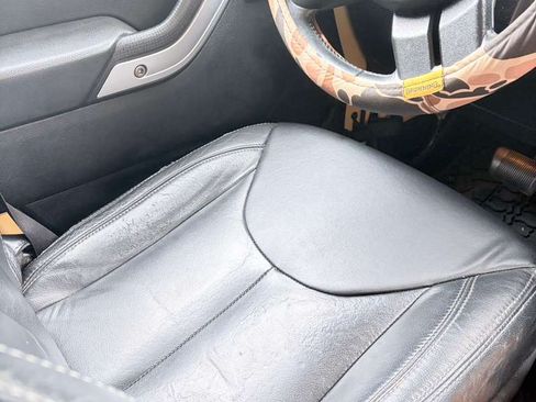 Used 2013 Jeep Wrangler Unlimited Sahara w/ Mopar Chrome Edition Group AWD/4WD image 13