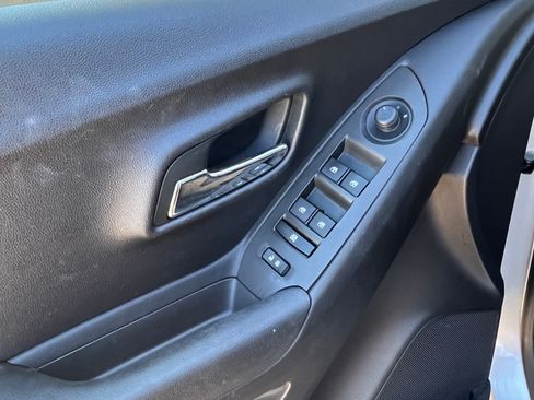 Used 2015 Chevrolet Trax LS image 9