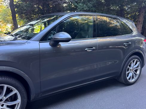 Used 2020 Porsche Cayenne AWD/4WD image 8