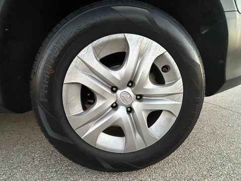 Used 2015 Toyota RAV4 LE image 27