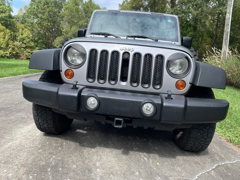 Used 2013 Jeep Wrangler Unlimited Rubicon w/ Connectivity Group image 9