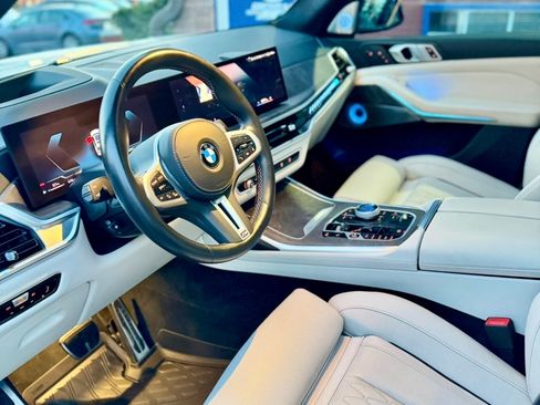 Used 2023 BMW X7 M60i w/ Executive Package image 9