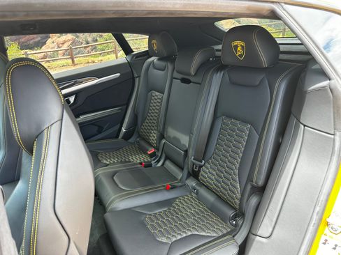 Used 2020 Lamborghini Urus AWD/4WD image 11