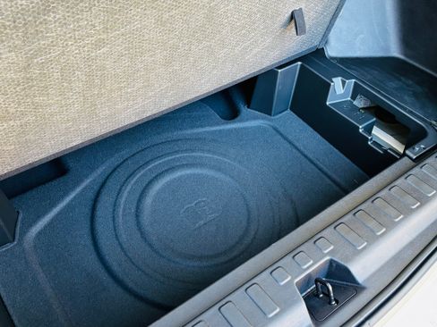 Used 2019 Chevrolet Equinox LT image 18