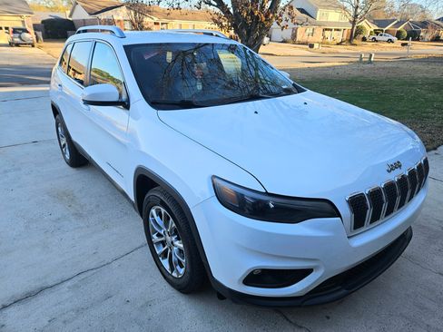 Used 2019 Jeep Cherokee Latitude Plus w/ Comfort/Convenience Group image 10