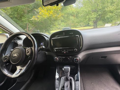 Used 2020 Kia Soul EX FWD image 21