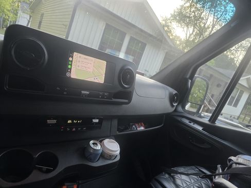 Used 2024 Mercedes-Benz Sprinter 2500 image 12