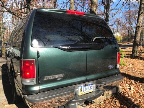Used 2004 Ford Excursion XLT image 9
