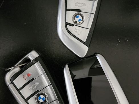 Used 2018 BMW 740i xDrive image 15