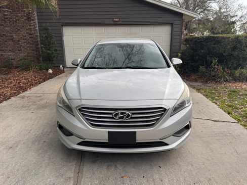 Used 2017 Hyundai Sonata SE image 1