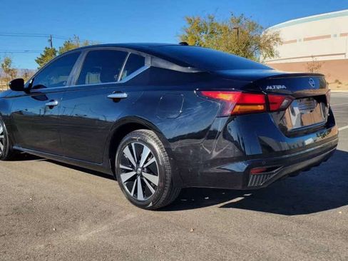 Used 2022 Nissan Altima 2.5 SV image 2