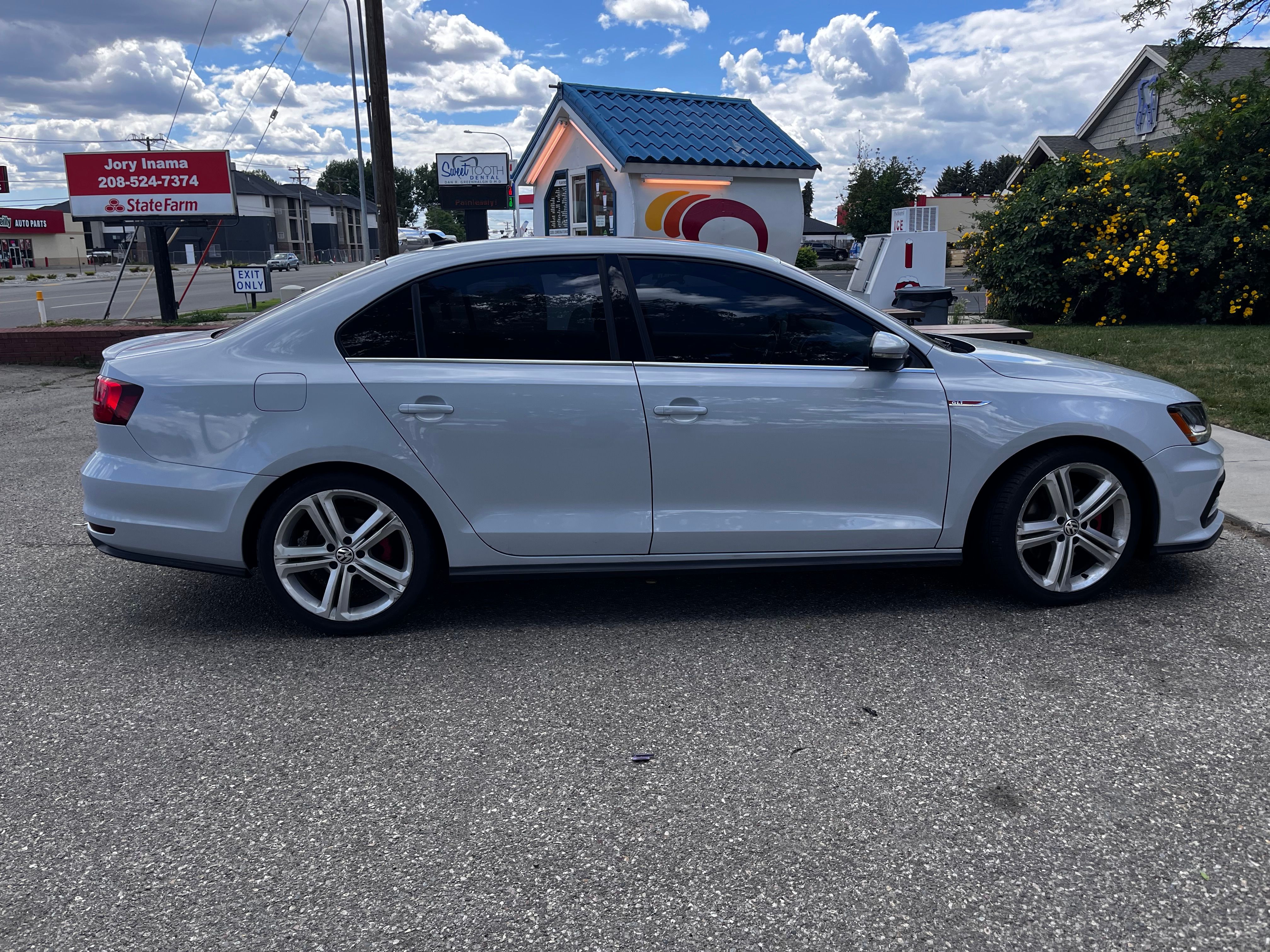 Used 2017 Volkswagen Jetta GLI FWD image 4