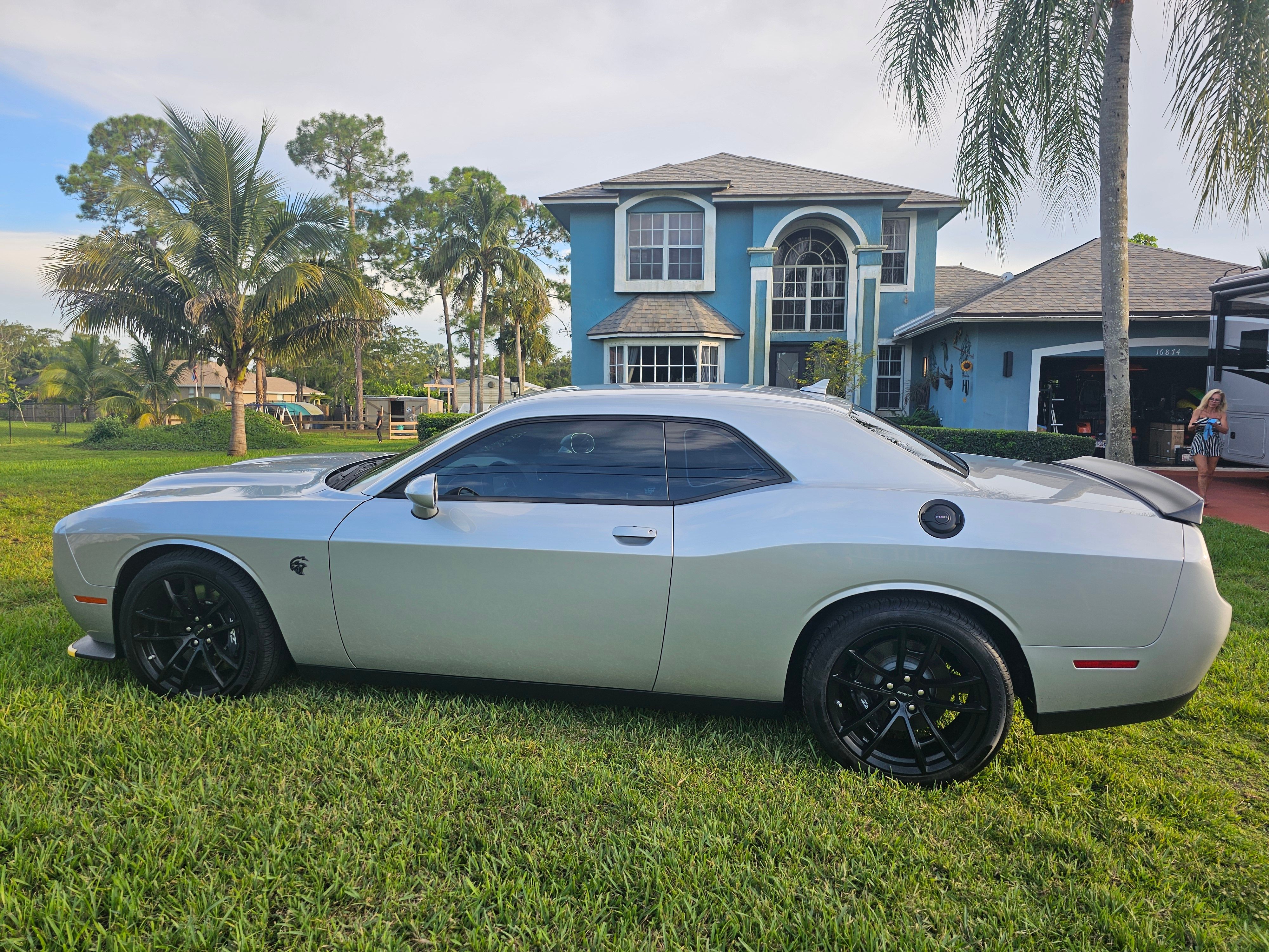 Used 2023 Dodge Challenger SRT Hellcat RWD image 2