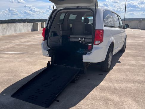 Used 2017 Dodge Grand Caravan SE w/ Power Window Group image 11
