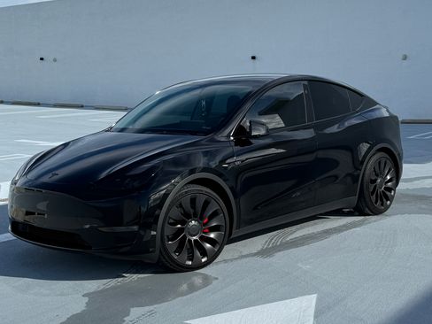 Used 2023 Tesla Model Y Performance AWD/4WD image 1