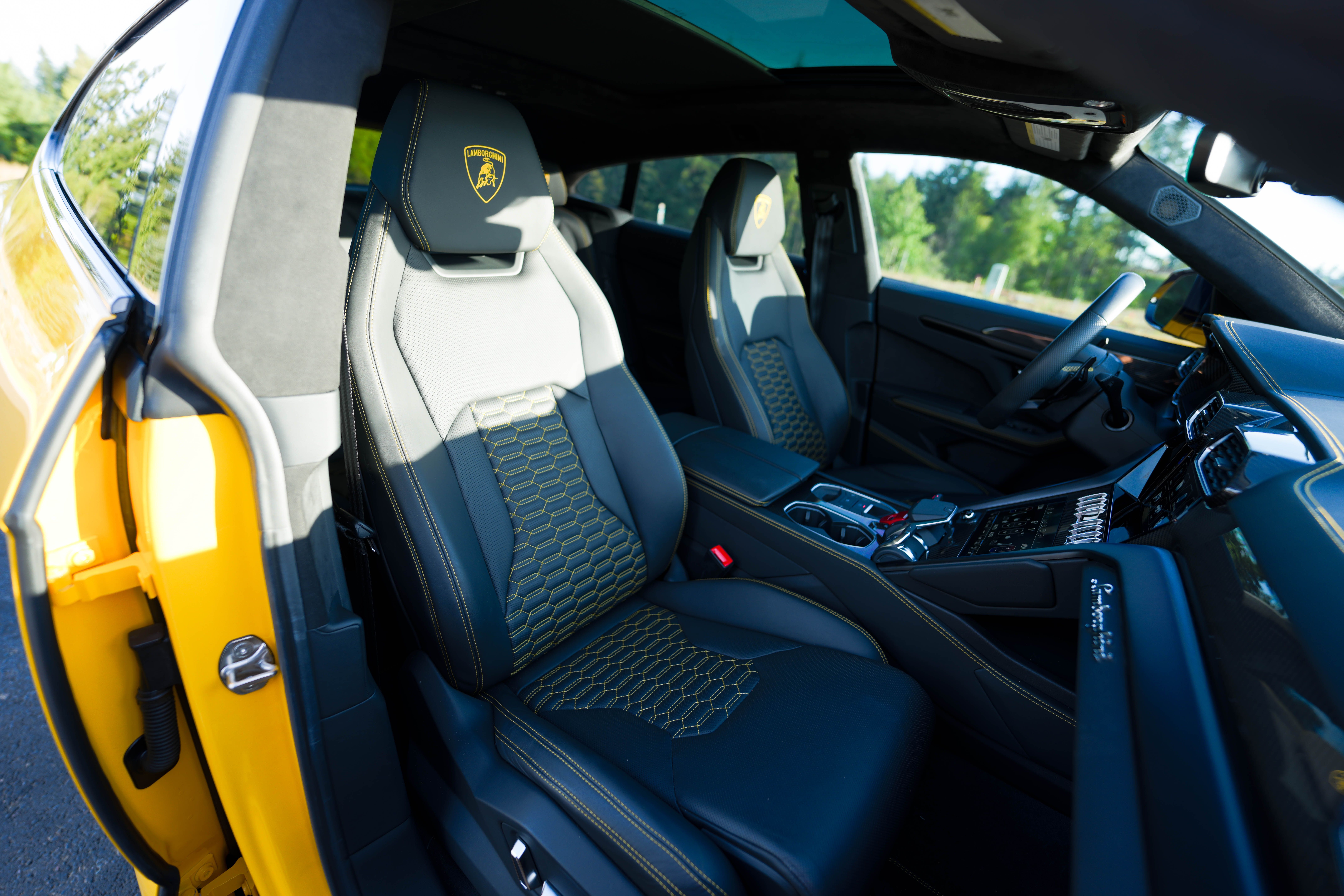 Used 2021 Lamborghini Urus AWD/4WD image 11