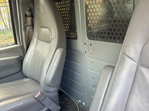 Used 2011 GMC Savana 2500 image 15