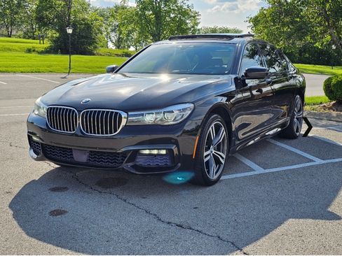 Used 2016 BMW 740i image 2