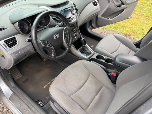 Used 2015 Hyundai Elantra SE w/ Option Group 02 FWD image 10