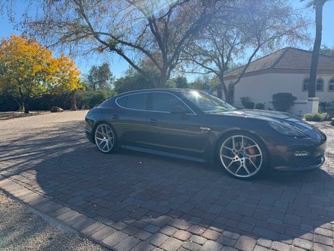 Used 2010 Porsche Panamera S image 2