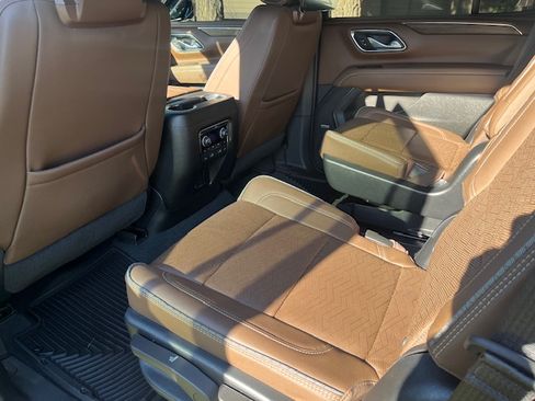 Used 2023 Chevrolet Tahoe High Country w/ Premium Package 2 AWD/4WD image 14