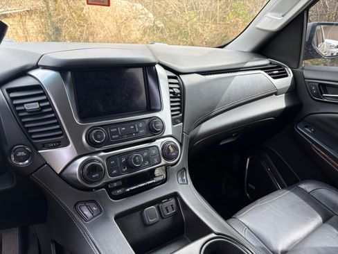 Used 2017 Chevrolet Suburban LT image 9