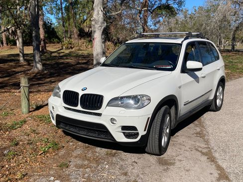 Used 2011 BMW X5 xDrive35d image 4