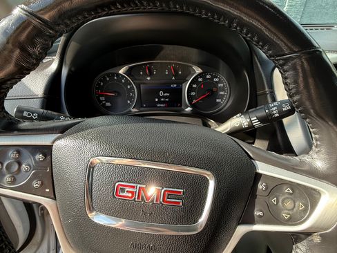 Used 2019 GMC Terrain SLT w/ Preferred Package FWD image 9