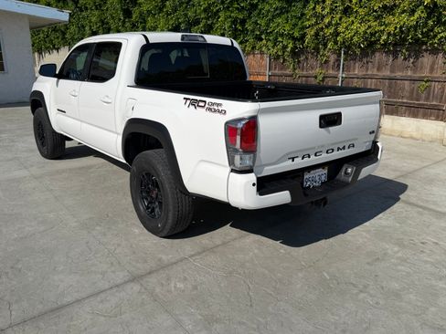 Used 2021 Toyota Tacoma TRD Off-Road w/ Technology Package RWD image 11