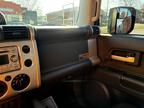 Used 2014 Toyota FJ Cruiser Sport Utility 2D w/ Trail Teams Ultimate Edition image 8