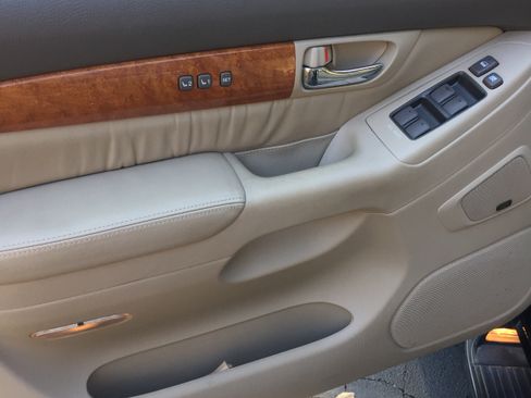 Used 2004 Lexus GX 470 AWD/4WD image 13