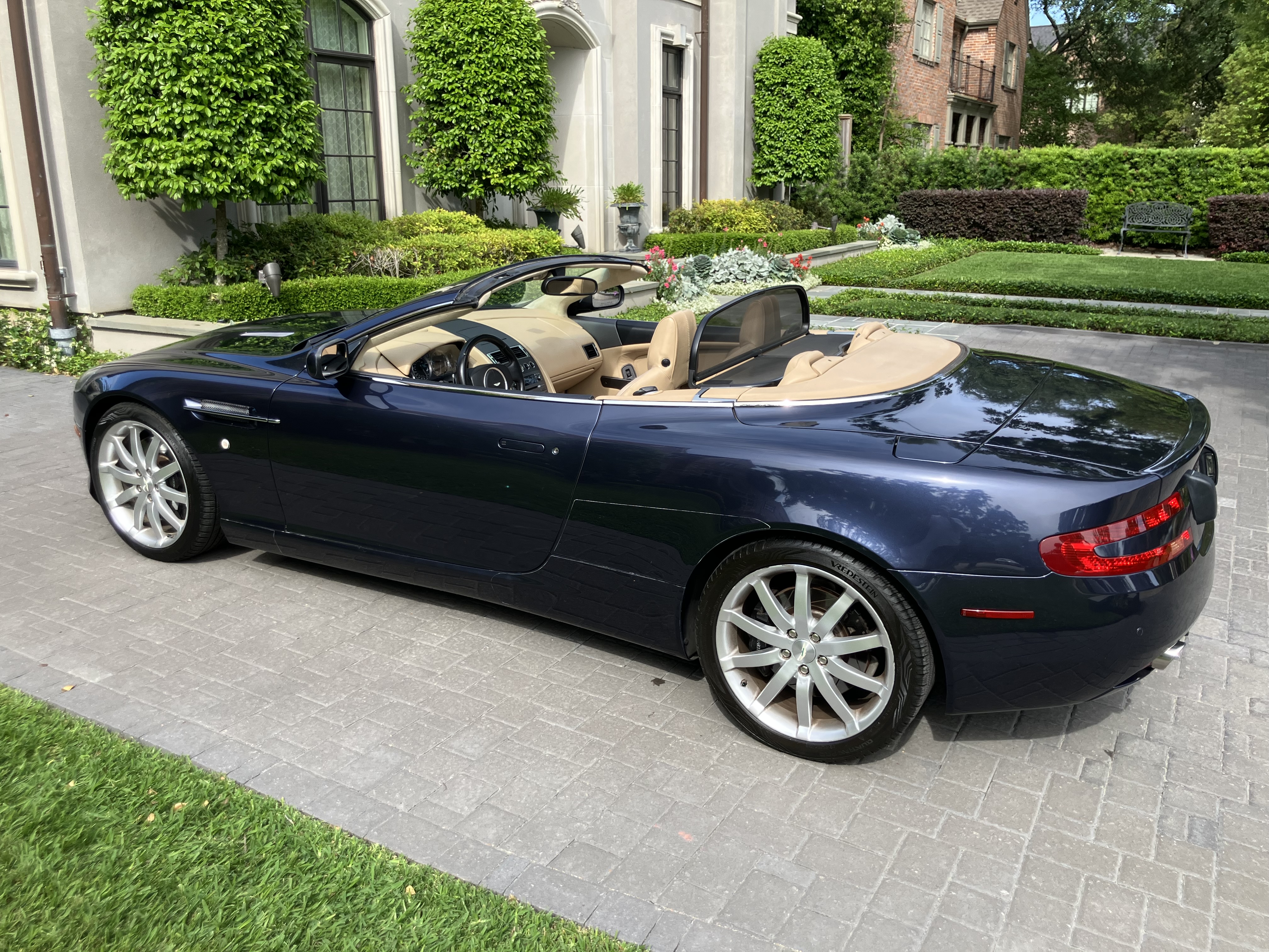 Used 2007 Aston Martin DB9 Volante RWD image 8