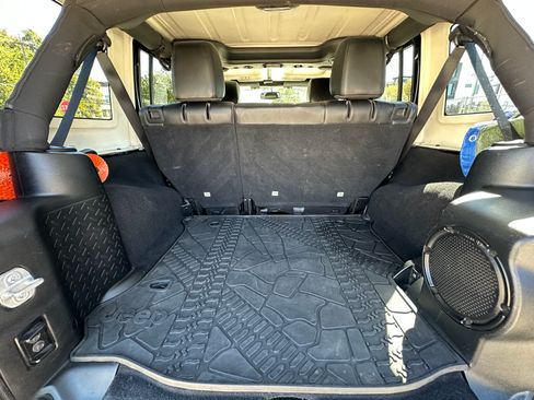 Used 2014 Jeep Wrangler Unlimited Sahara image 18