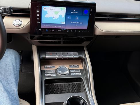 Used 2024 Lincoln Nautilus Reserve w/ Equipment Group 202A image 13