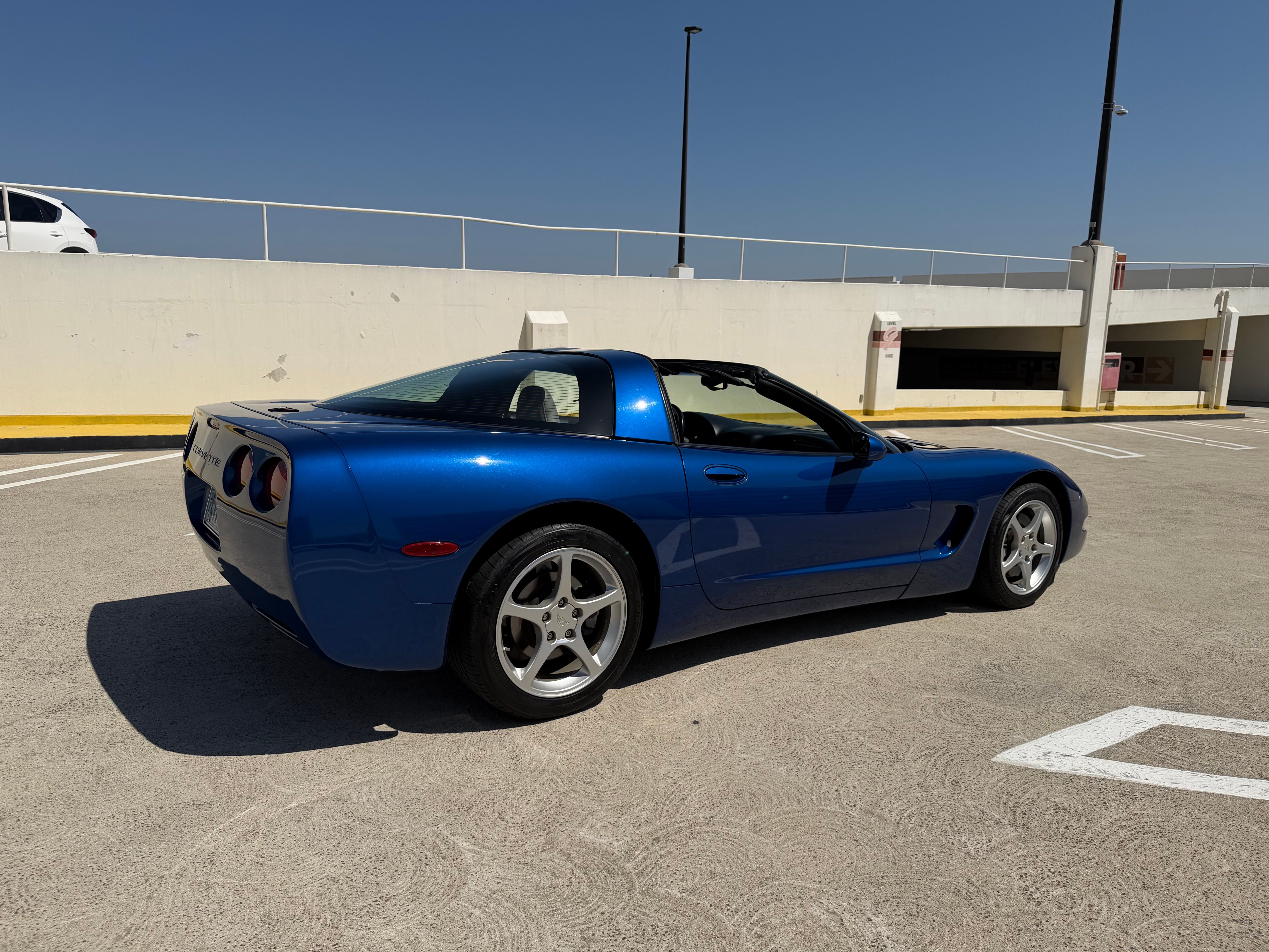 Used 2002 Chevrolet Corvette Coupe w/ Preferred Equipment Group2 RWD image 11