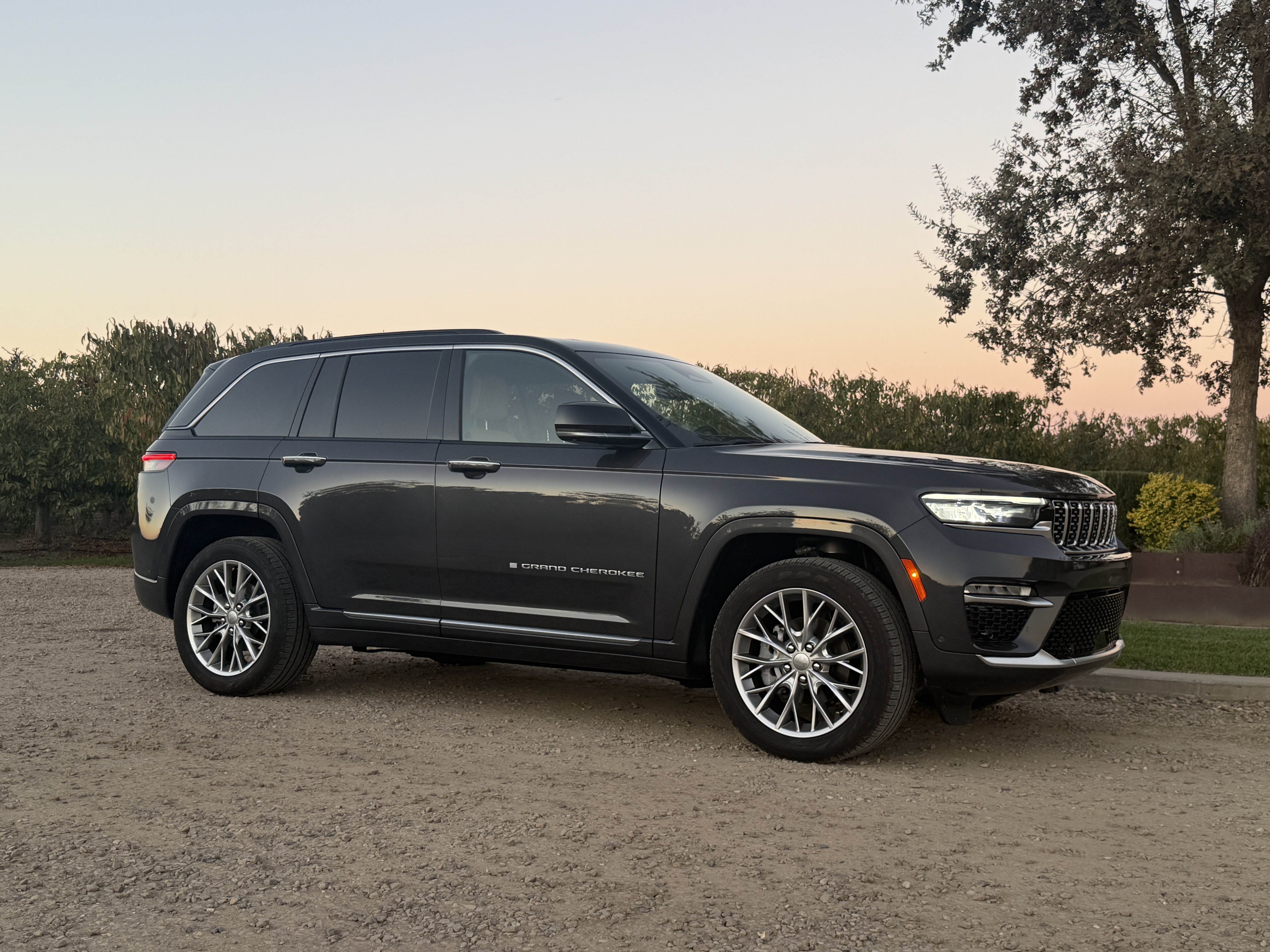 Used 2024 Jeep Grand Cherokee Summit w/ Adv Protech Group IV AWD/4WD image 9
