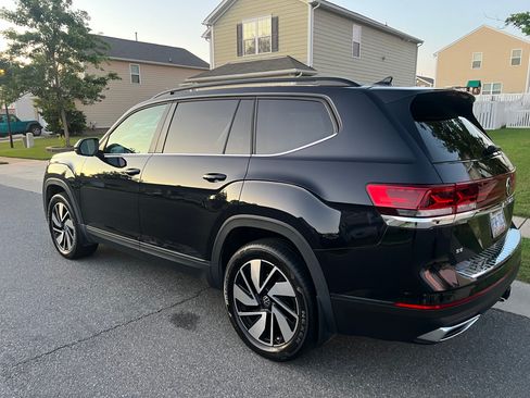 Used 2024 Volkswagen Atlas SE w/ Panoramic Sunroof Package image 2