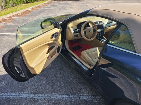 Used 2015 Jaguar XK Convertible image 2