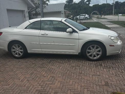 Used 2008 Chrysler Sebring Touring w/ Special Touring Group image 4