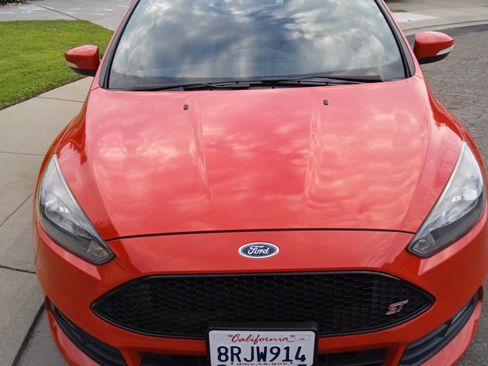 Used 2017 Ford Focus ST FWD image 2