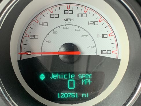 Used 2014 Dodge Challenger R/T image 10