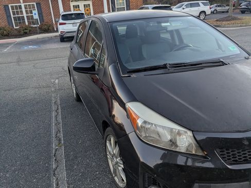 Used 2012 Toyota Yaris LE image 6