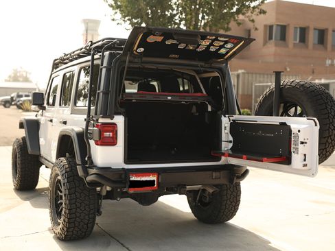 Used 2024 Jeep Wrangler Unlimited Rubicon w/ Capability Package image 15