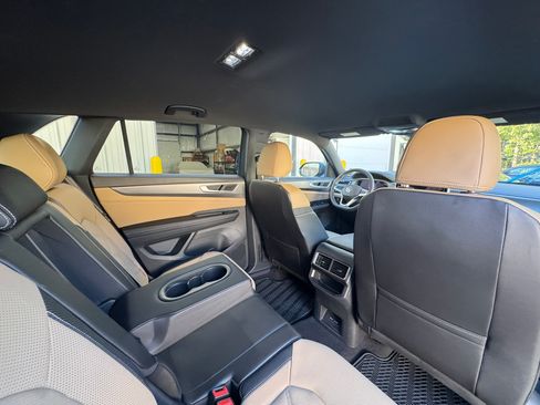 Used 2024 Volkswagen Atlas Cross Sport SE image 24