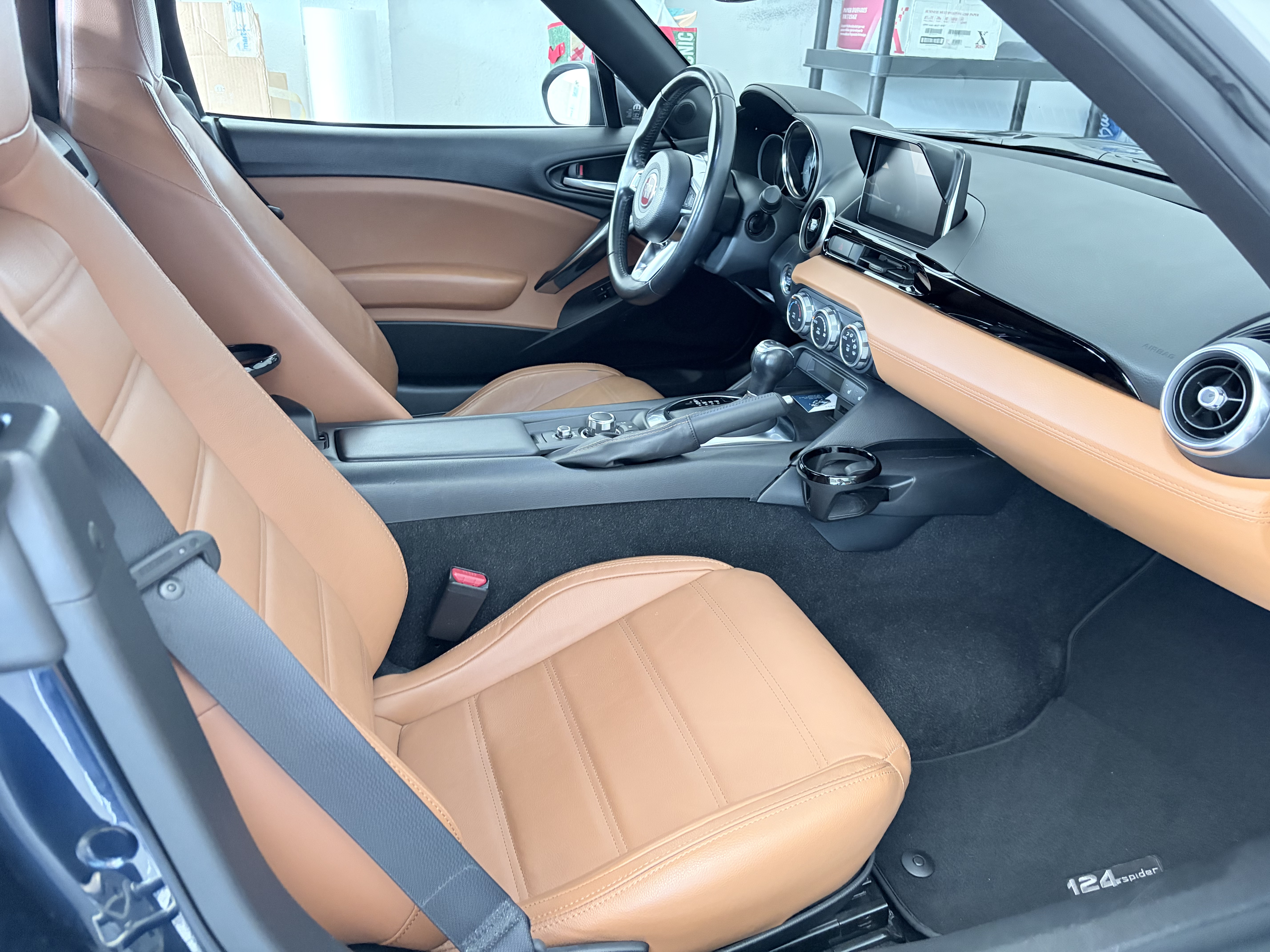 Used 2018 FIAT 124 Spider Lusso w/ Convenience Group RWD image 17
