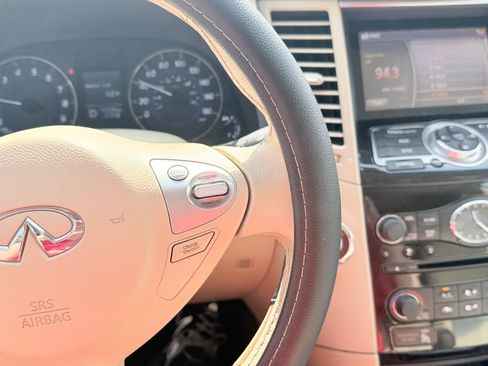 Used 2017 INFINITI QX70 3.7 Sport Utility 4D image 4