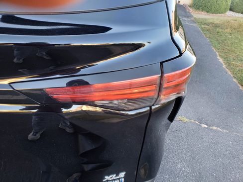 Used 2021 Toyota Sienna XLE image 10