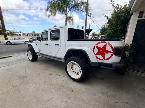 Used 2020 Jeep Gladiator Rubicon image 5