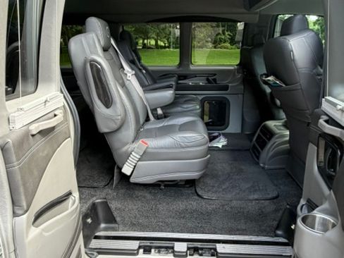 Used 2021 GMC Savana 2500 RWD image 4